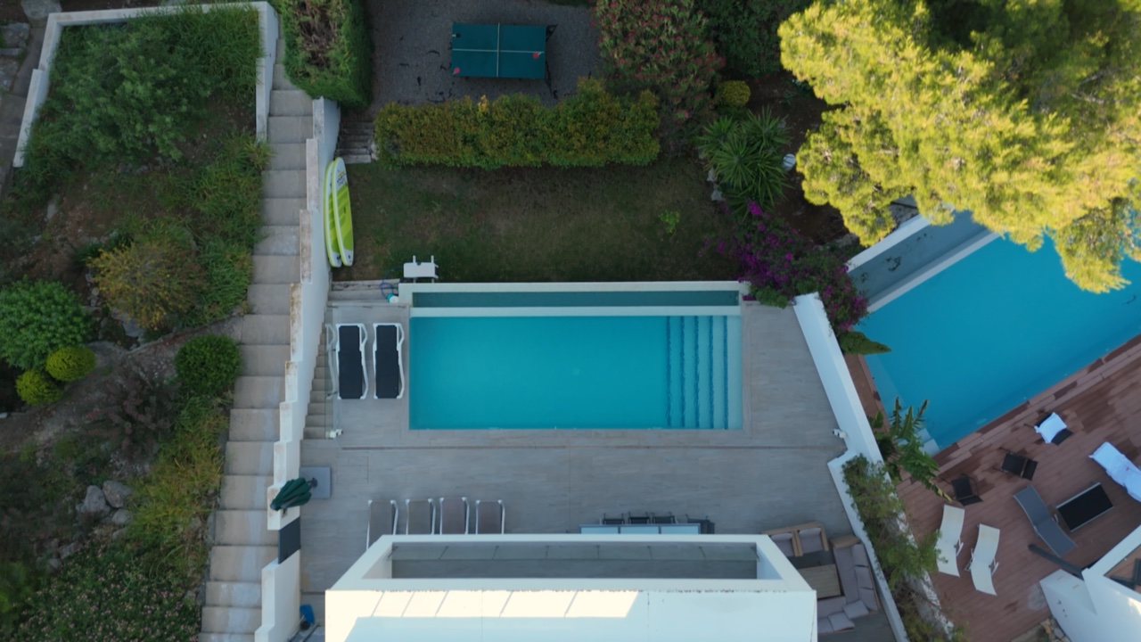 Cinematische drone videografie van Villa Montgó in L'Escala, Spanje — Movy Visuals